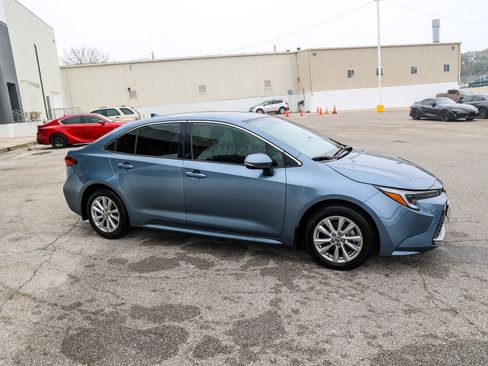 Used 2025 Toyota Corolla XLE image 6