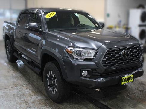 Used 2021 Toyota Tacoma TRD Off-Road image 2