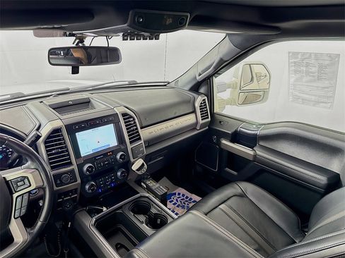 Used 2020 Ford F350 Platinum w/ FX4 Off-Road Package image 25