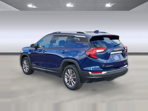 Used 2022 GMC Terrain SLT w/ Infotainment Package II image 3
