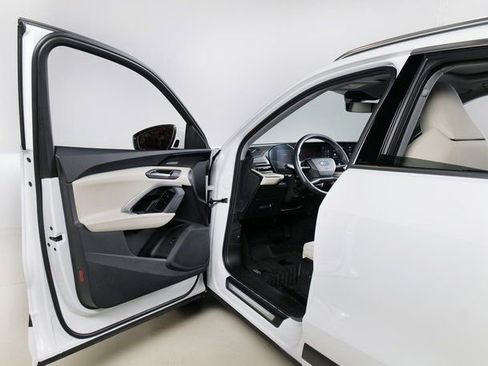 Certified 2025 Audi Q5 Premium Plus w/ Premium Plus image 23