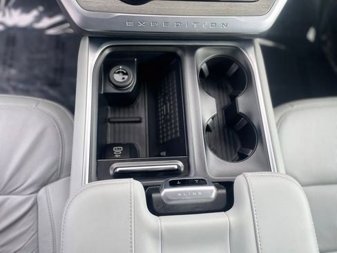 Used 2025 Ford Expedition Platinum image 15