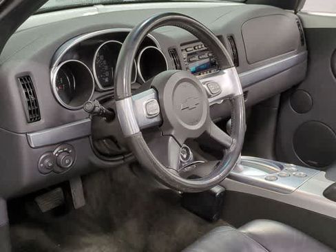 Used 2005 Chevrolet SSR w/ Preferred Equipment Group RWD image 10