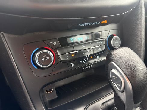 Used 2017 Ford Focus SE FWD image 32