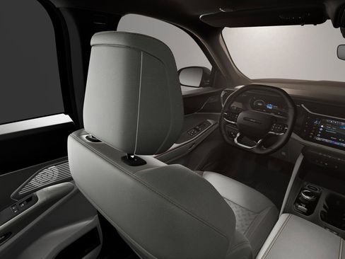 New 2026 Jeep Cherokee Overland image 6