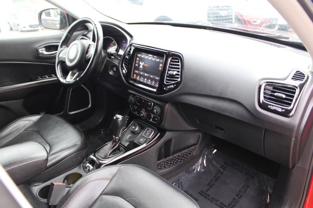 Used 2018 Jeep Compass Limited w/ Navigation Group AWD/4WD image 13