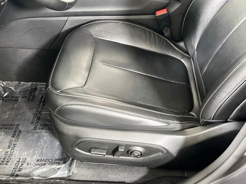 Used 2022 Jeep Grand Cherokee Limited image 19