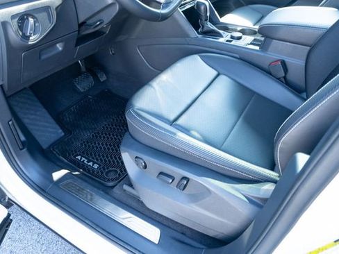 Certified 2023 Volkswagen Atlas Cross Sport SE w/ Panoramic Sunroof Package image 26