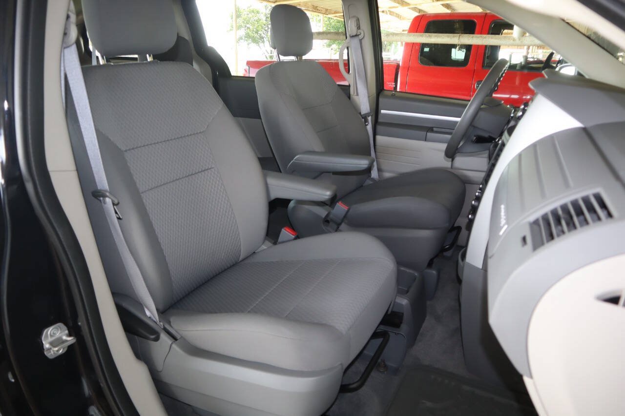 Used 2010 Dodge Grand Caravan SE FWD image 8