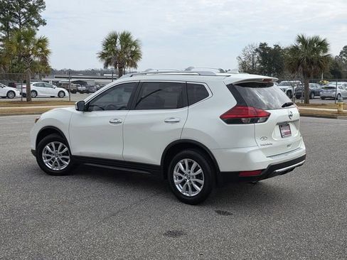 Used 2017 Nissan Rogue SV image 4