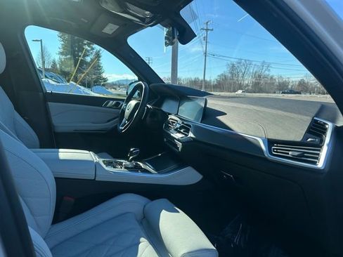 Used 2023 BMW X5 xDrive40i w/ Premium Package image 32