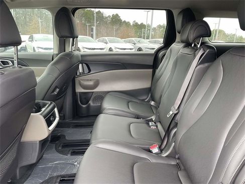 New 2026 Kia Carnival image 4