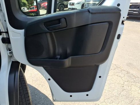 Used 2025 RAM ProMaster 2500 w/ Convenience Group FWD image 32
