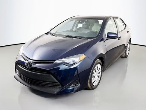 Used 2017 Toyota Corolla LE image 4