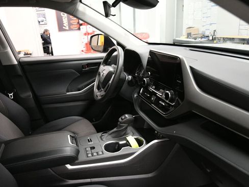 Used 2023 Toyota Highlander L FWD image 30
