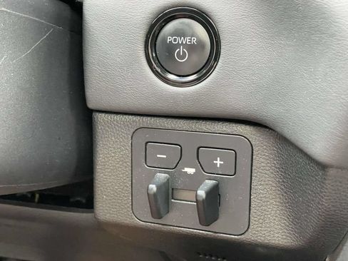 Used 2025 Toyota Sequoia Platinum AWD/4WD image 21