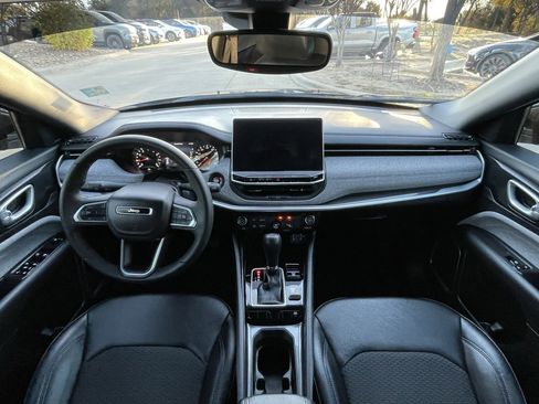 Used 2024 Jeep Compass Latitude image 10