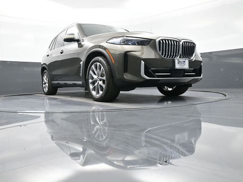 Used 2025 BMW X5 xDrive40i w/ Climate Comfort Package image 32