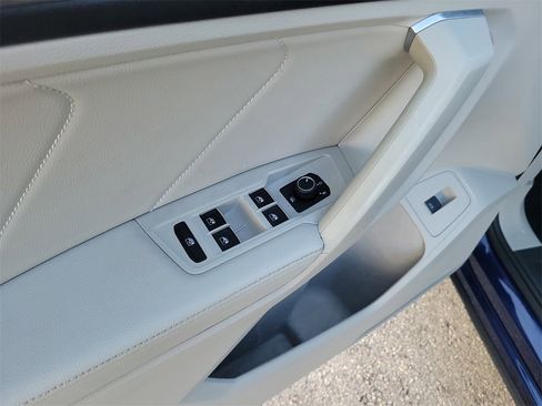 Used 2022 Volkswagen Tiguan SE image 15