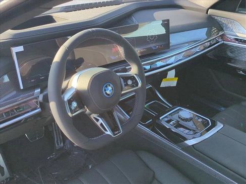 Used 2026 BMW i7 M70 AWD/4WD image 3