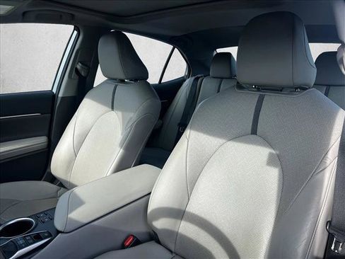 Used 2021 Toyota Camry XLE image 16