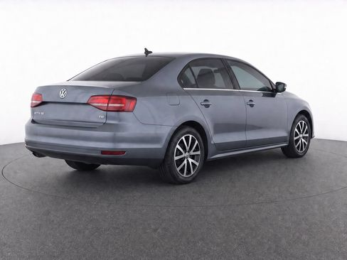 Used 2017 Volkswagen Jetta SE FWD image 5