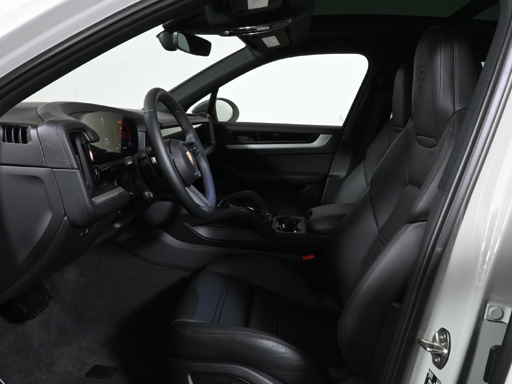 Used 2026 Porsche Cayenne AWD/4WD image 5