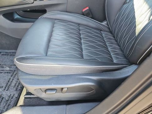 Used 2023 Buick Envision Avenir image 24