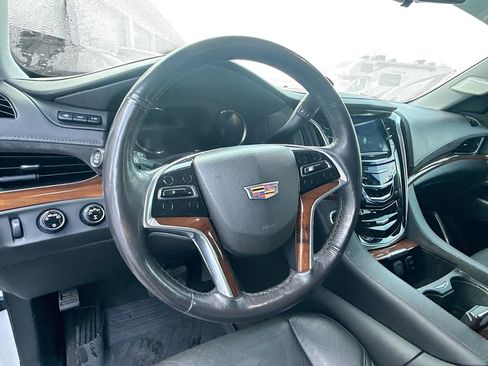 Used 2020 Cadillac Escalade ESV Luxury image 12
