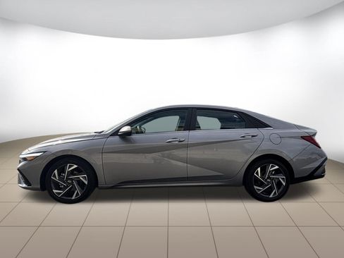 Used 2025 Hyundai Elantra SEL FWD image 4