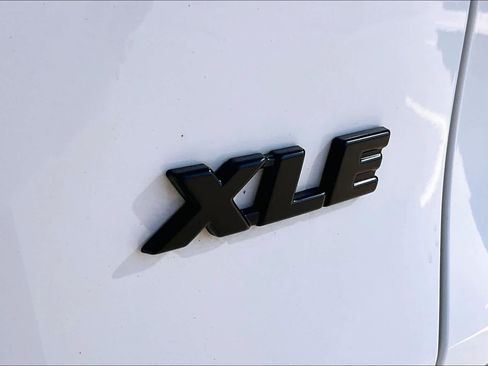 Used 2020 Toyota RAV4 XLE image 9