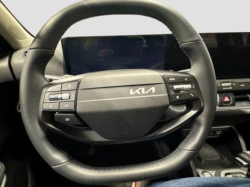 Used 2025 Kia K4 EX image 11
