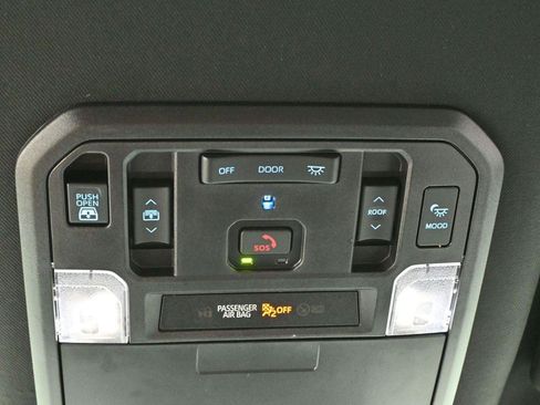 Used 2024 Toyota Tundra Platinum AWD/4WD image 30
