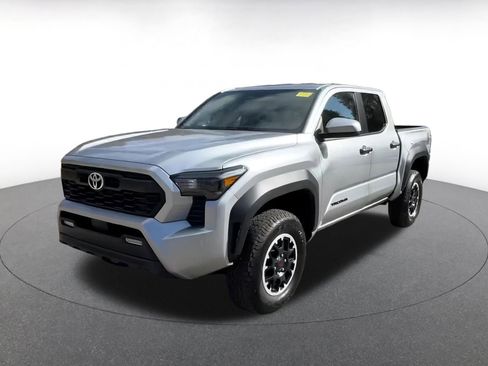 Used 2025 Toyota Tacoma SR image 7