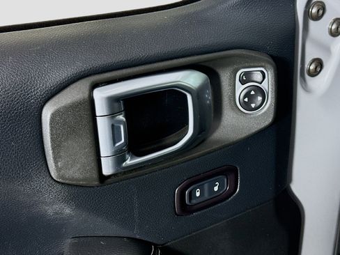 Used 2018 Jeep Wrangler Unlimited Sahara image 24