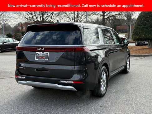 Used 2023 Kia Carnival LX image 6
