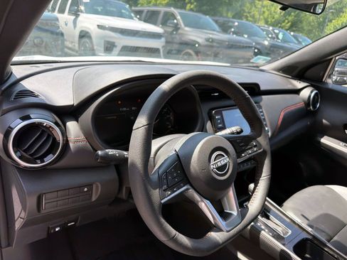 Used 2023 Nissan Kicks SR w/ SR Premium Package FWD image 9