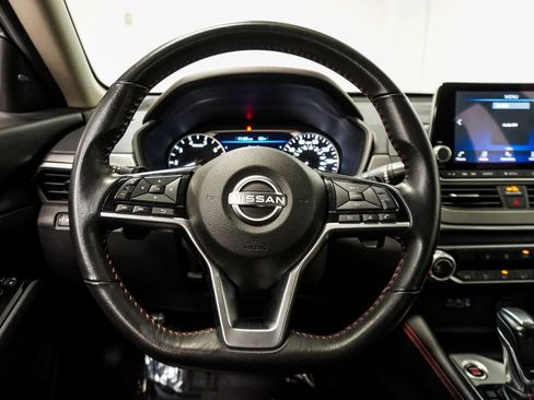 Used 2024 Nissan Altima 2.5 SR FWD image 14
