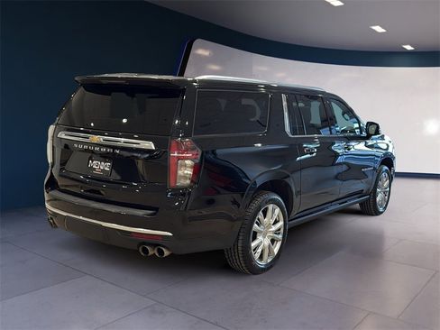 Used 2022 Chevrolet Suburban High Country image 7