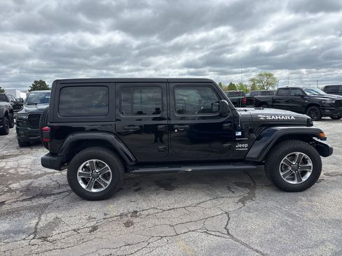 Used 2019 Jeep Wrangler Unlimited Sahara AWD/4WD image 5