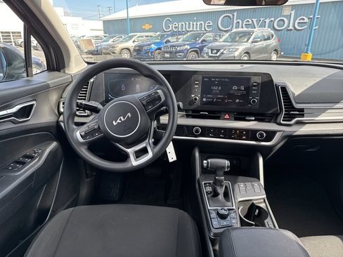 Used 2023 Kia Sportage LX image 18