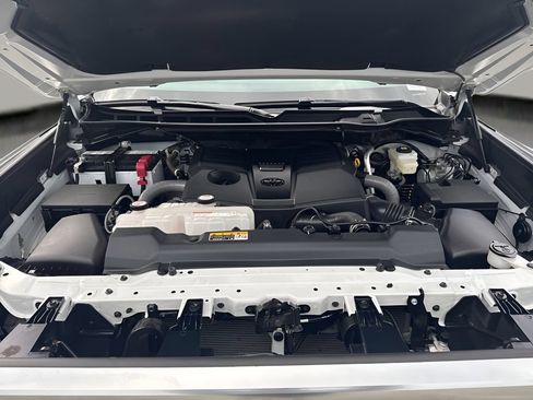 Used 2025 Toyota Tundra Limited AWD/4WD image 30
