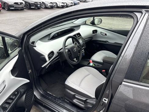 Used 2020 Toyota Prius LE AWD/4WD image 13