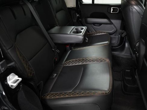 Used 2023 Jeep Wrangler Unlimited Sahara AWD/4WD image 27