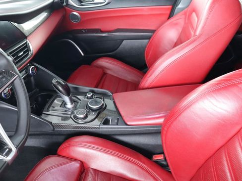 Used 2017 Alfa Romeo Giulia Ti w/ TI 19" Sport Package AWD/4WD image 17
