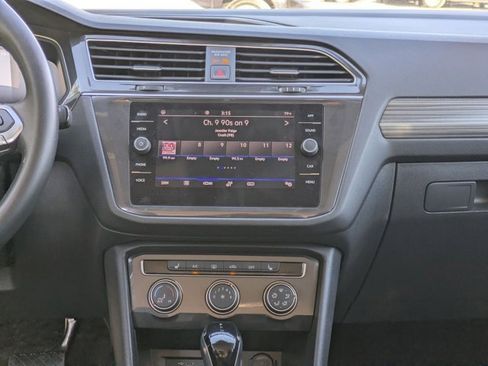 Used 2024 Volkswagen Tiguan SE image 10