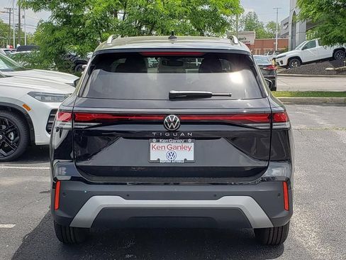 New 2026 Volkswagen Tiguan S FWD image 4