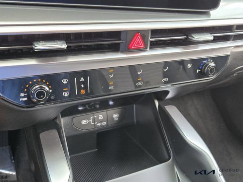 Certified 2026 Kia Sorento LX FWD image 22