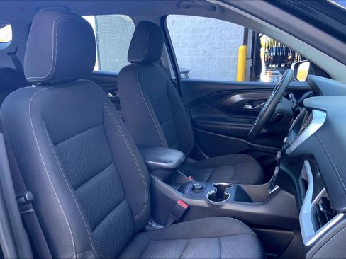 Used 2022 GMC Terrain SLE image 8