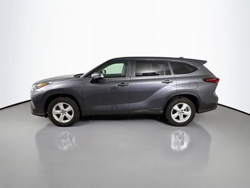 Used 2024 Toyota Highlander LE FWD image 4